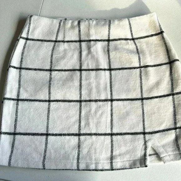Lulus - Picture 1 of 3